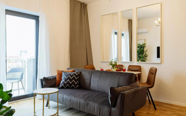 Sunny 2BR Flat - Top Location - Amazing Balcony