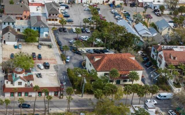 62 Hypolita Carriage House