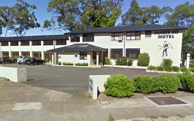 Pioneer Way Motel