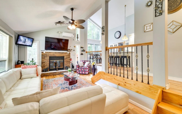 Tobyhanna Retreat w/ Deck, Pool + Lake Access!