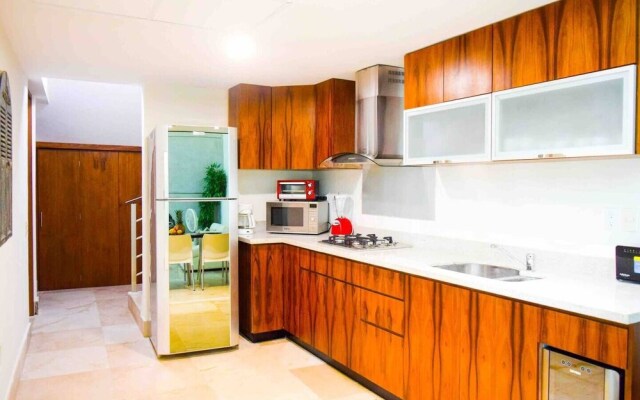 LUXURY CONDO STEPS FROM 5th AV & BEACH