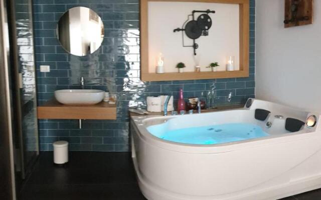 Olympus Luxury Suites