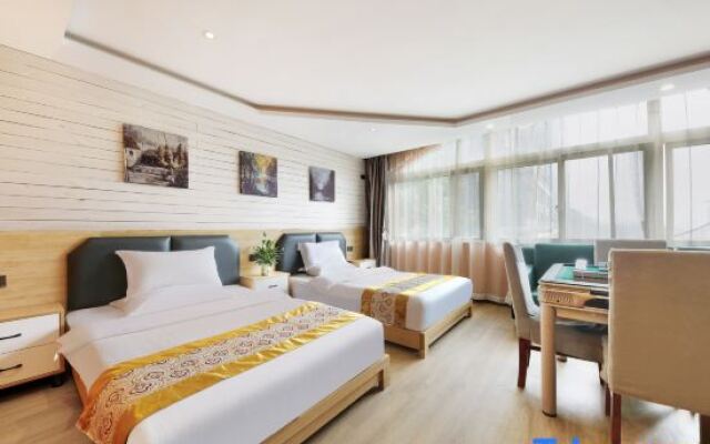 Zhigang Hotel (Daping Metro Station Branch)