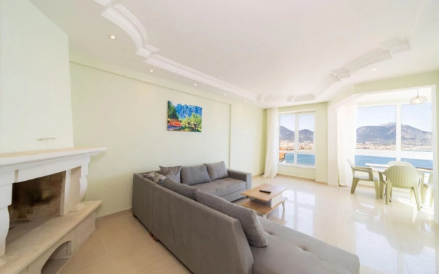 Flat With Sea View and Balcony in Alanya