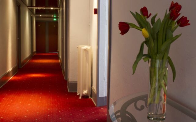 Brit Hotel Roanne - Le Grand Hotel