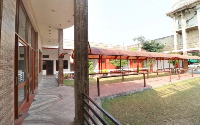 OYO 23066 Shiv Guest House