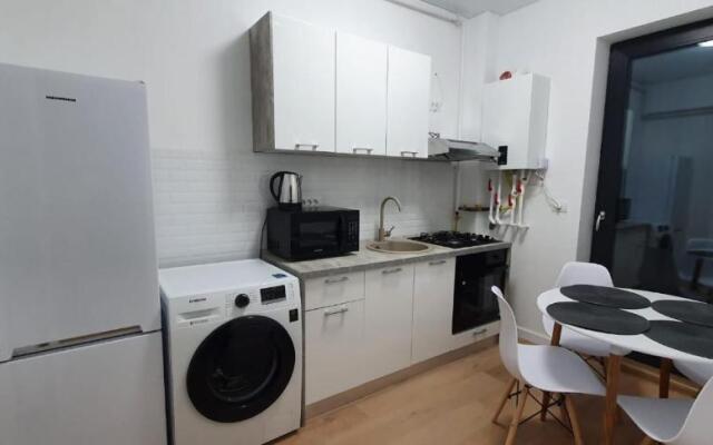 Studio 505 Queen the Sea