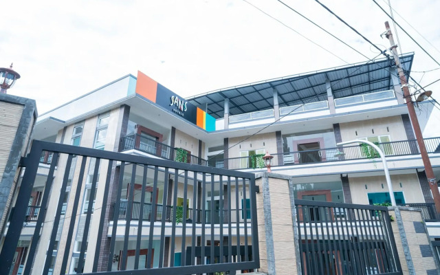 Sans Hotel Queen Batu