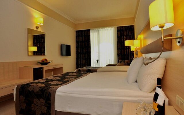 Maritim Hotel Saray Regency