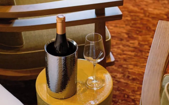 Confidential Room 5, a Stone's Throw From the Louvre