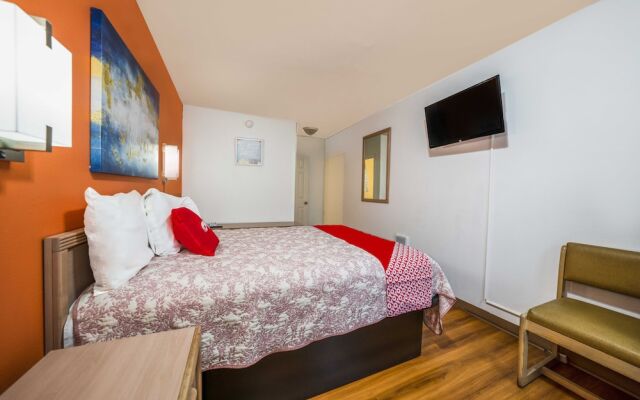 Royal Gateway Motel By OYO