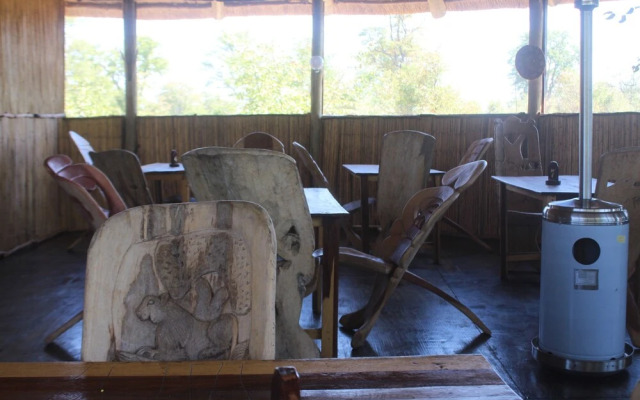 Dzibanana Lodge & Camping