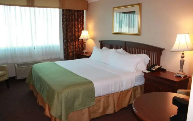 Days Inn by Wyndham Warren