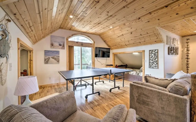 Rockaway Beach Hideaway w/ Hot Tub & Fireplace!
