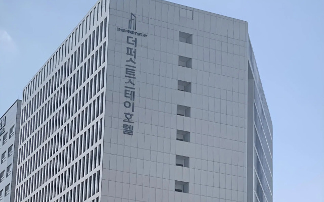 The First Stay Hotel