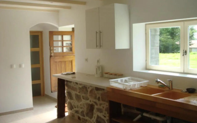 Captivating 2-Bed House with log burner in Kerien