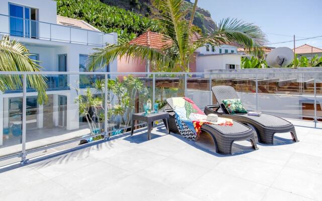 Madeira Beach House by MHM