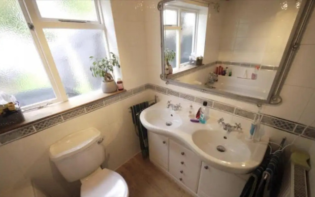 Immaculate 3-bed House in Waltham Cross