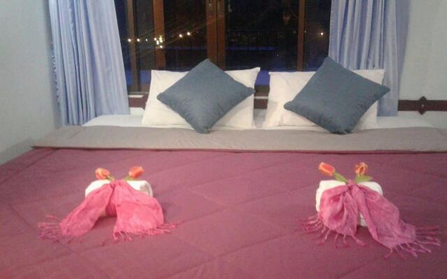 Khao Lak Traveller Lodge