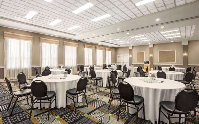 Royal Hotel Edmonton Airport, Trademark Collection by Wyndham