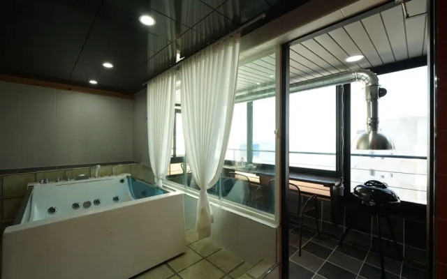 Geoje Memory Kids Pool Villa