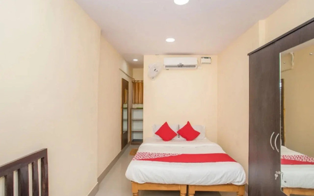 OYO 15818 Om Sai Residency