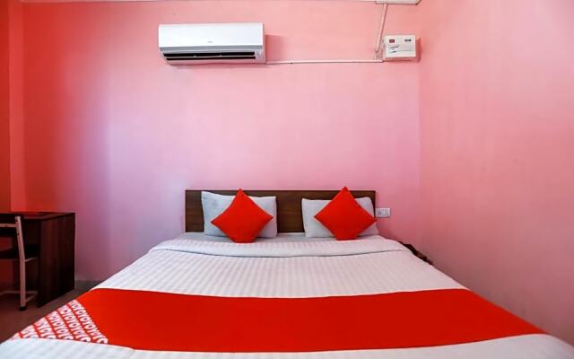 OYO 75131 Bandral Residency
