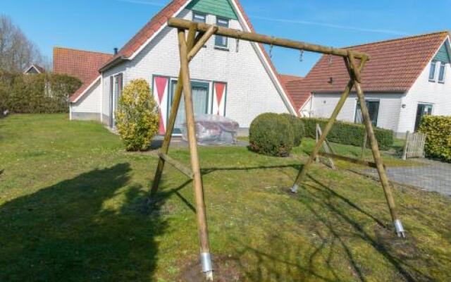 Vrijstaand vakantiehuis op park Schoneveld in Breskens - Zeemeeuw 128