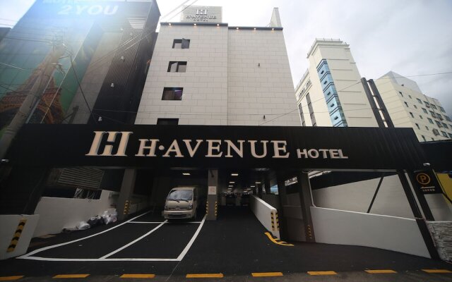 H Avenue Hotel