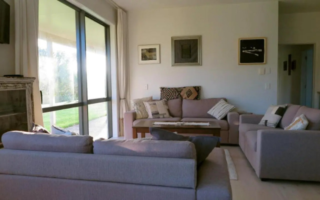 Kakariki Rooms, Kotare House