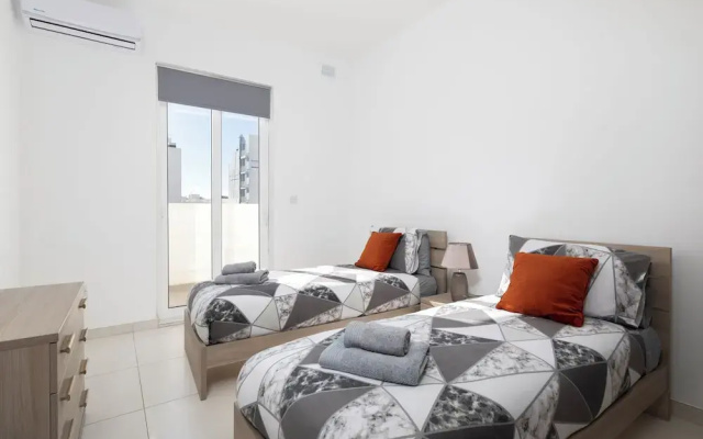 Stylish Penthouse - Terrace near Spinola