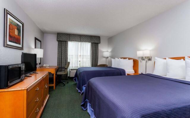 Super 8 by Wyndham Orlando Near Florida Mall
