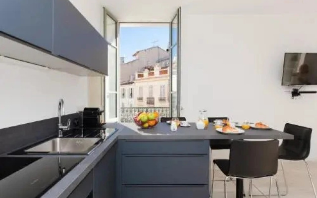 Anzur YourHostHelper