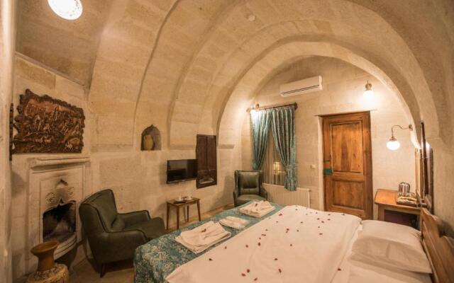 Charming Cave Hotel