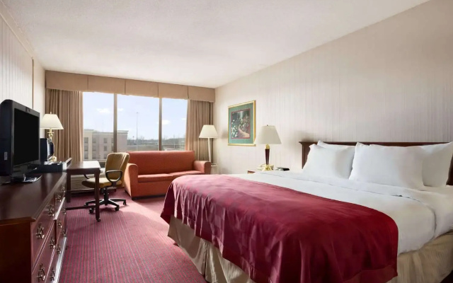 Days Inn & Suites by Wyndham Elyria