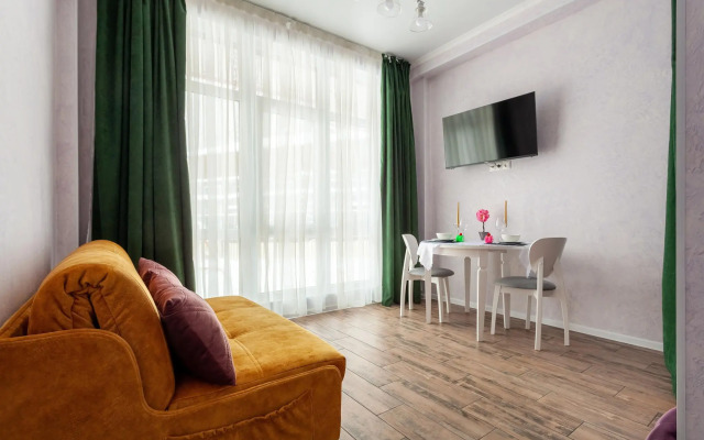 Deluxe Apartment on Estonskaya Street