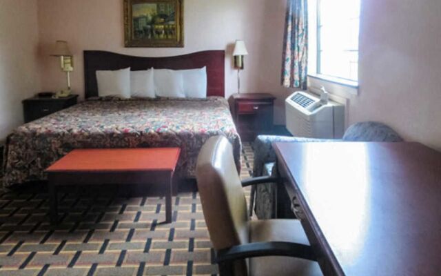 Econo Lodge Inn & Suites