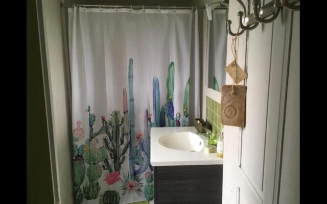 Chez Alice,Simplicite Et Petite Piscine