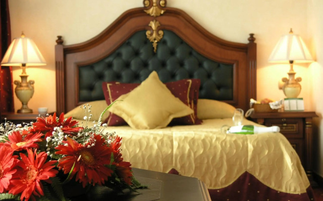 Hera Cave Suites