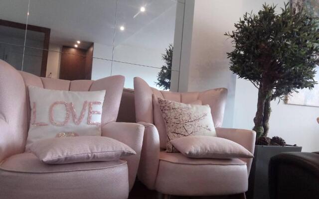 Luxury 3 Bedroom Penthouse With Private Garage