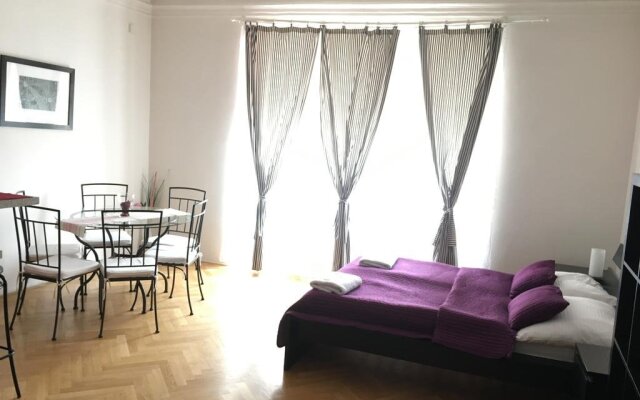 Charles Bridge Apartments