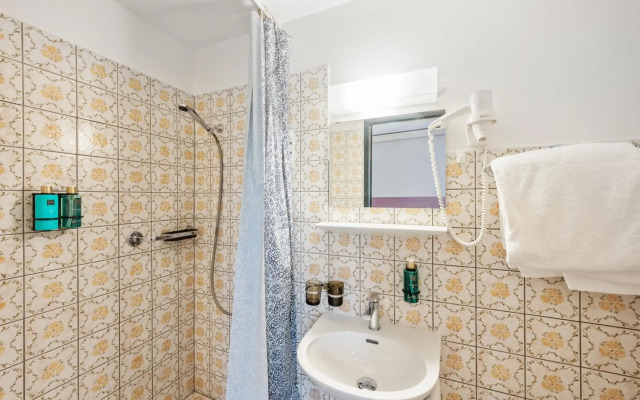 Becozy Self Check-in & Pop-up Hotel