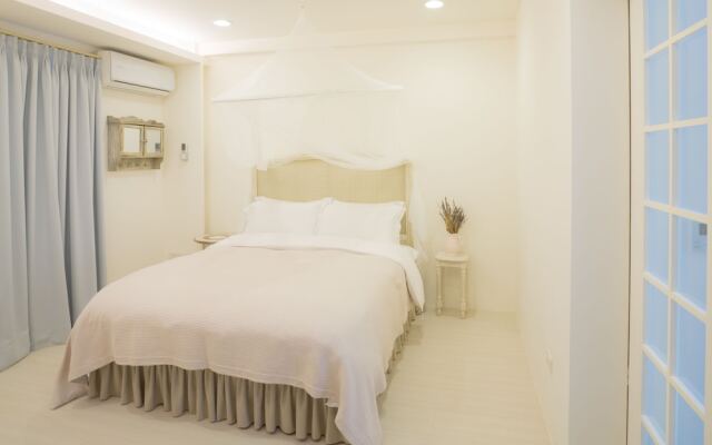 ibebe Light French B&B