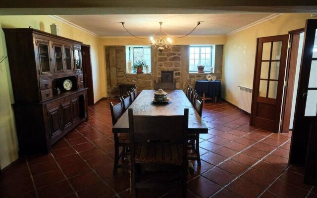 Beautiful 10-bed Cottage in Celorico With Pool