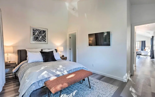 Modern Midtown Haven w/ Garage: Mt Rose Day Trips!