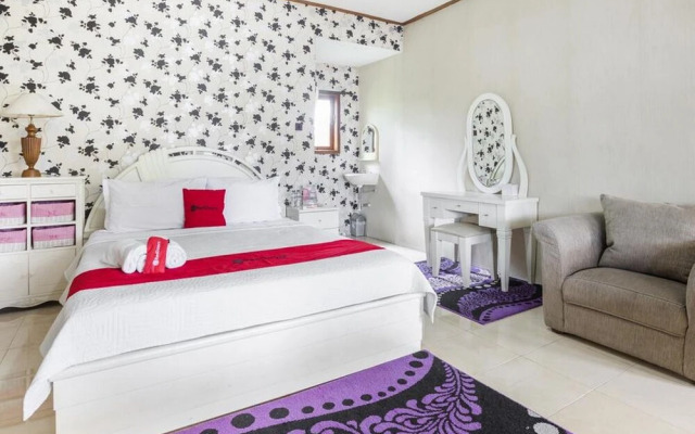 Waroeng Daoen by RedDoorz