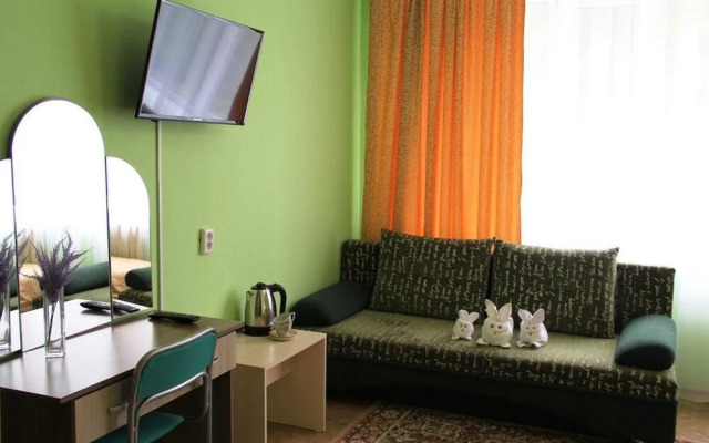 Oasis Hotel - Hostel