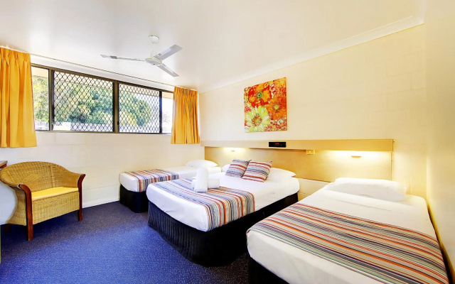 Raintree Motel – Guest Rooms – Cluden
