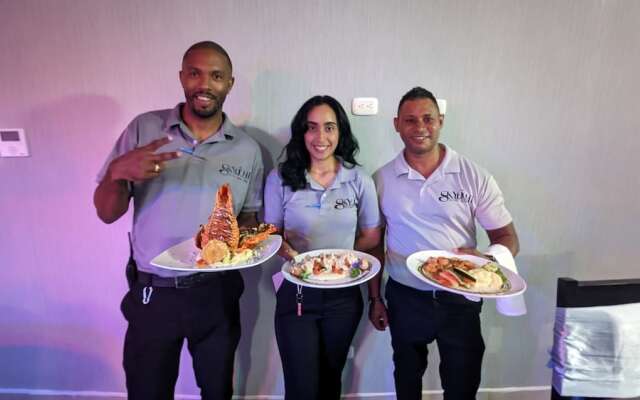 Skylight Suites Restaurant Bar