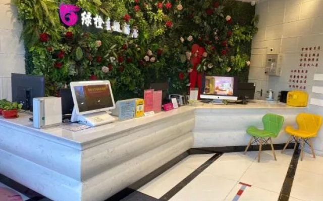 Haikou Green Orange Theme Hotel (Wuyue Plaza, East High-speed Railway Station) – Lobby – Haikou